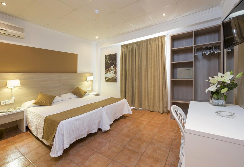 Adelino Hotel Sant Antoni de Portmany